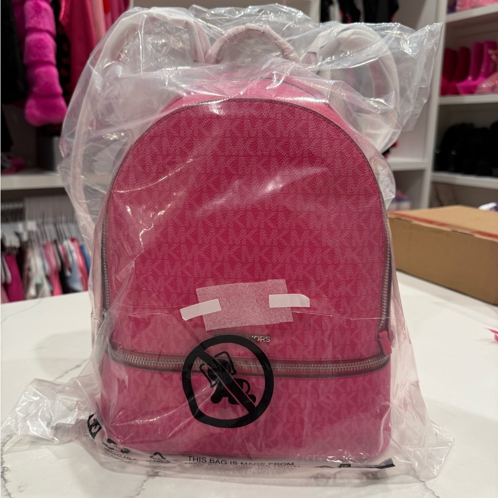 Michael Kors Rhea Medium Signature Logo Backpack
Dragonfruit
NWT - Picture 5 of 5